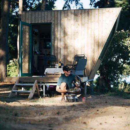 Stilvolle Tiny Houses Direkt Am See Mit Panoramafenster Kemp